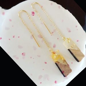 ❌SOLD❌Drop Dead Gorgeous earrings..she’s